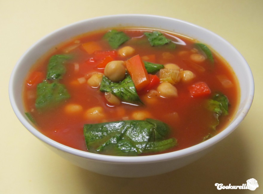 Paprika-Kichererbsen-Suppe mit Spinat