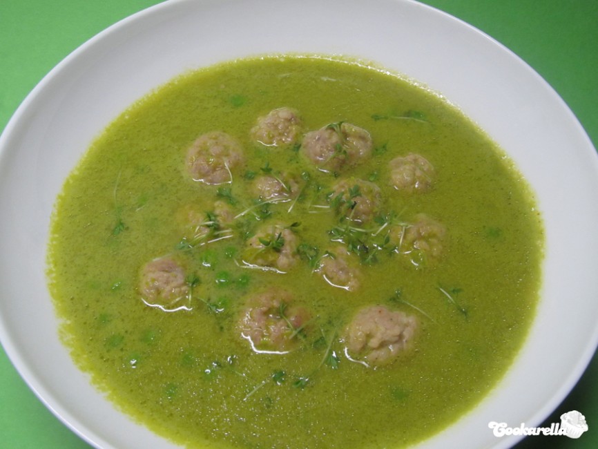 Erbsen-Curry-Suppe mit Mettbällchen