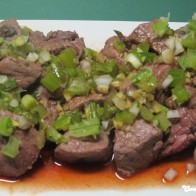 Steakhappen mit japanischem Gemüse