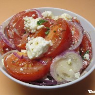 Tomaten-Schafskäse-Salat