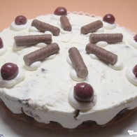 Schokoröllchen-Kirsch-Torte